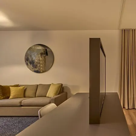 Radisson Blu Hotel, Hotel Lucerna